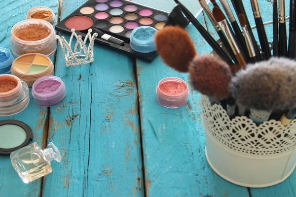 Obrázek make-up kosmetika krása nástroje a kartáče — Stock fotografie