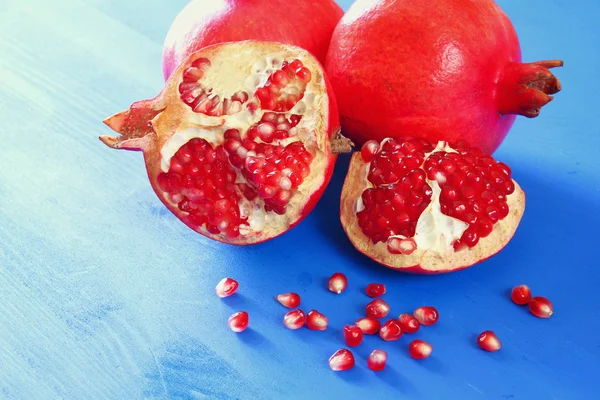 Rosh hashanah (jewesh New Year holiday) concept - pomegranate — Stock Photo, Image