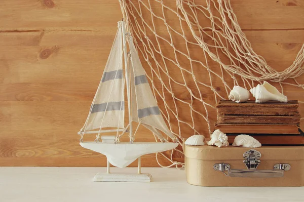 Nautical concept with sea life style objects on wooden table — Stock Photo, Image