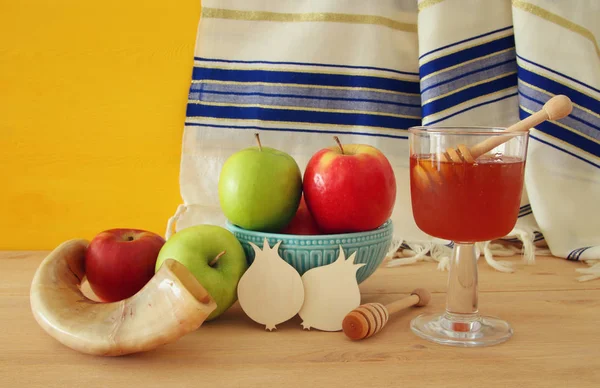 Rosh hashanah (vacanza di anno nuovo ebrea) concetto. Simboli tradizionali — Foto Stock