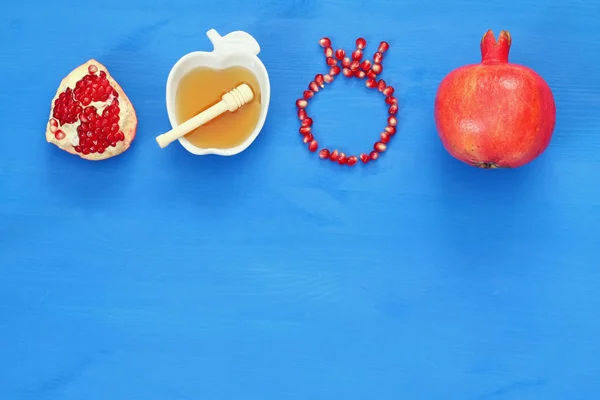 Rosh hashanah (jewish New Year holiday) concept. Traditional symbols — Stock Photo, Image