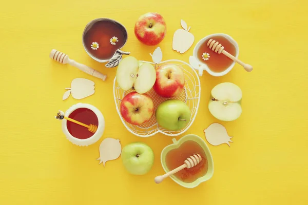 Rosh hashanah (Yahudi Yeni Yıl Tatili) konsepti. Geleneksel semboller — Stok fotoğraf