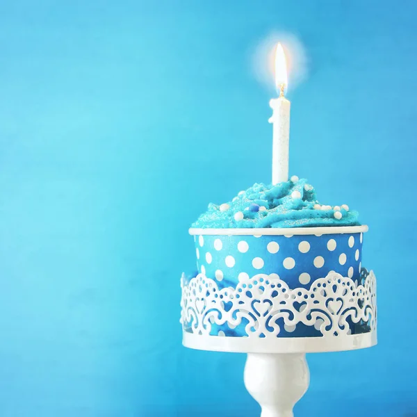 Birthday concept with cupcake and one candle on wooden table — Stock Photo, Image