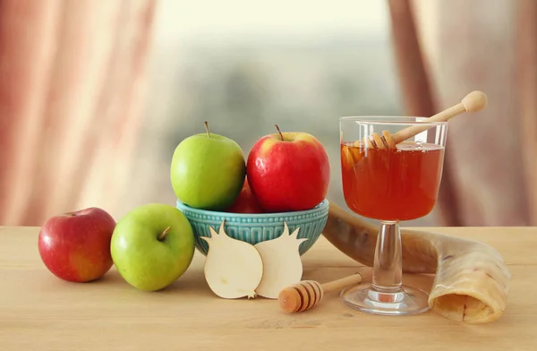 Rosh hashanah (εβραϊκή Πρωτοχρονιά διακοπών) έννοια. Παραδοσιακά σύμβολα — Φωτογραφία Αρχείου