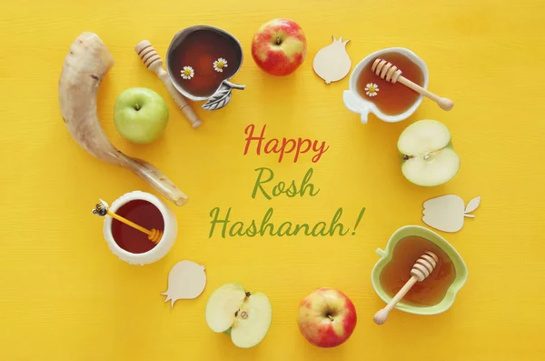 Концепція Rosh hashanah (єврейське новорічне свято). Традиційні символи — стокове фото