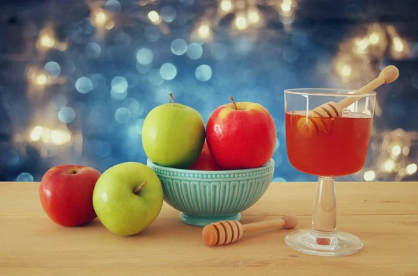 Rosh hashanah (jewish New Year holiday) concept. Traditional symbols — Stock Photo, Image