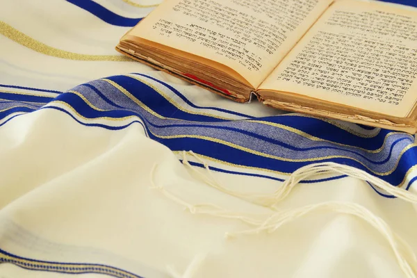 Prayer Shawl - Tallit, jewish religious symbol — Stock Photo, Image