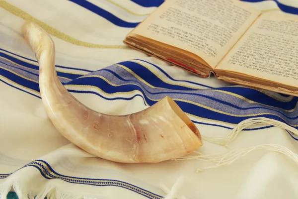 Молитвенная шаль - Талит, еврейский религиозный символ — стоковое фото