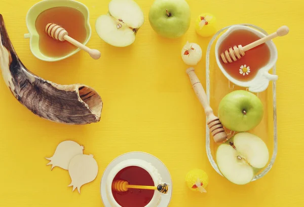 Rosh hashanah (Yahudi Yeni Yıl Tatili) konsepti. Geleneksel semboller — Stok fotoğraf