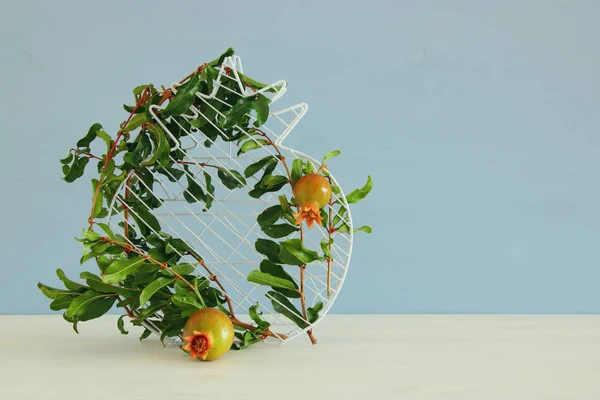 Rosh hashanah (jewesh New Year holiday) concept - pomegranate. Traditional symbol — Stock Photo, Image