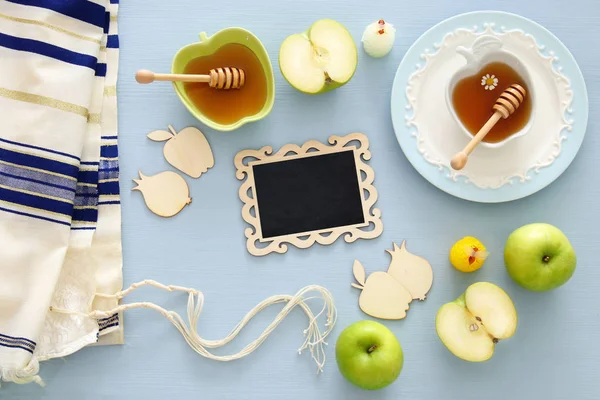 Rosh hashanah (Yahudi Yeni Yıl Tatili) konsepti. Geleneksel semboller — Stok fotoğraf