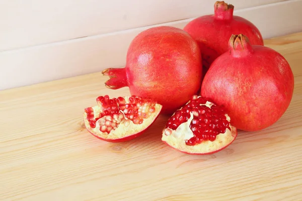 Rosh hashanah (jewesh New Year holiday) concept - pomegranate — Stock Photo, Image