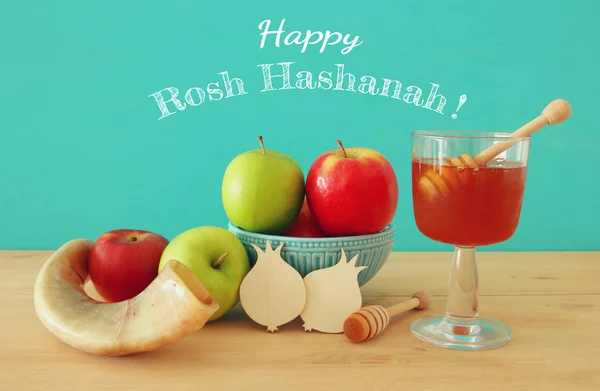 Концепція Rosh hashanah (єврейське новорічне свято). Традиційні символи — стокове фото