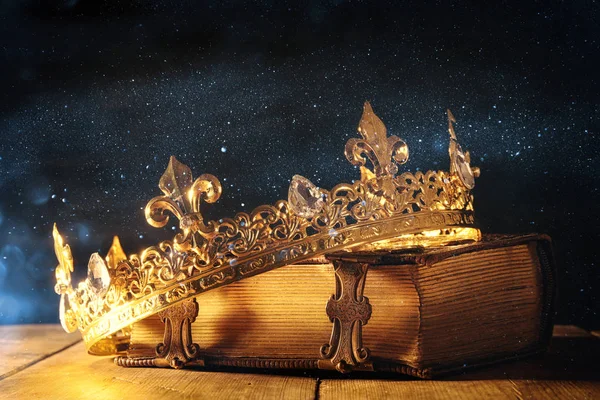 Low key of queen/king crown on old book. vintage filtered. fantasy medieval period — Stock Photo, Image