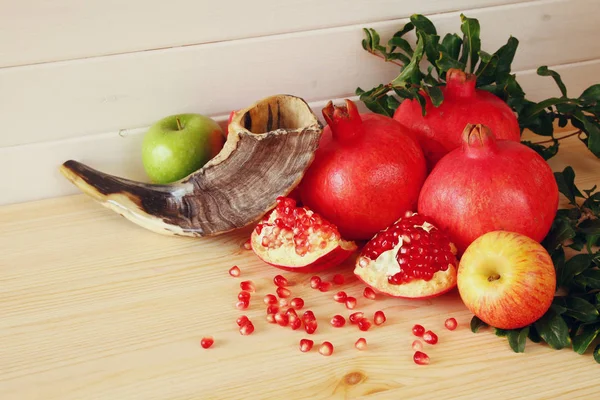 Rosh hashanah (jewish New Year holiday) concept. Traditional symbols — Stock Photo, Image