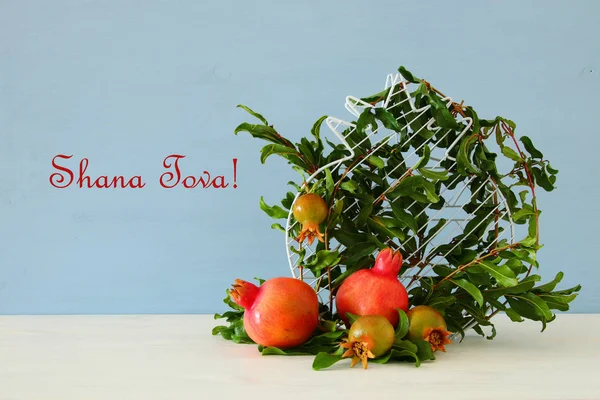 Rosh hashanah (jewesh new year holiday) Konzept - Granatapfel. traditionelles Symbol — Stockfoto
