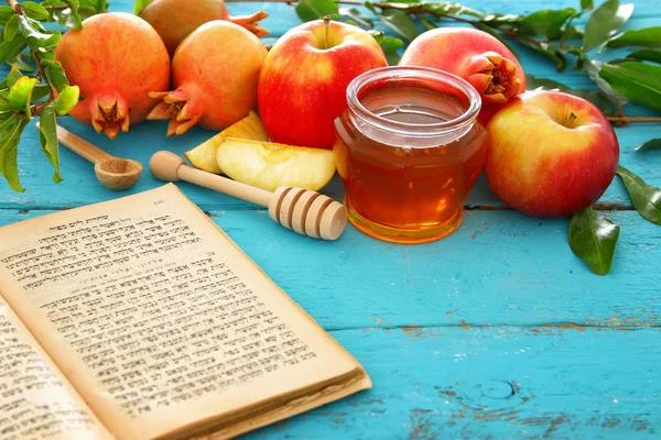 Rosh hashanah (jewish New Year holiday) concept. Traditional symbols. — Stock Photo, Image