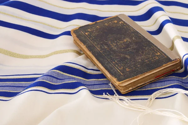 Молитва шаль - Tallit, єврейський релігійний символ — стокове фото