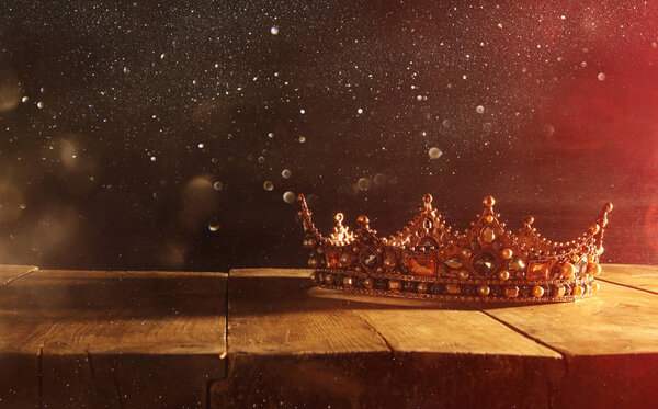 low key of beautiful queen / king crown over wooden table. Vintage filtered. Фантазия средневековья
