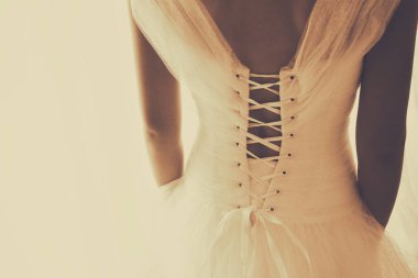 Düğün elbise ve peçe, arkadan ile güzel gelin