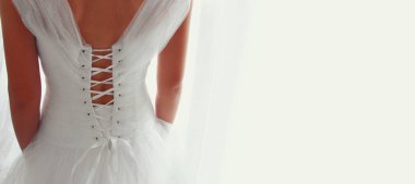 Düğün elbise ve peçe, arkadan ile güzel gelin