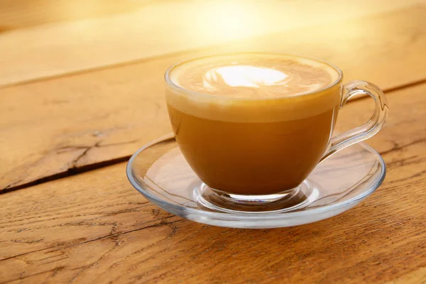 görüntü üzerinde eski ahşap masa kahve Kupası