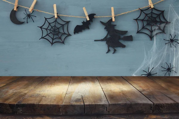 Cadılar Bayramı tatil arka plan boş rustik tablo ile. Ürün görüntü montaj için hazır