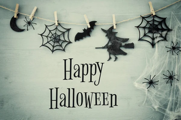 Cadılar Bayramı tatil kavramı üstten görünüm sahne ahşap arka plan üzerinde