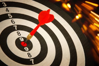 Kırmızı oklar Dart hedef Merkezi