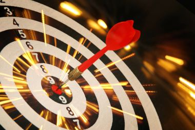 Kırmızı oklar Dart hedef Merkezi