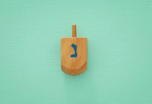 Judiska högtiden Hanukkah bildbakgrund med traditionella spinnig topp — Stockfoto