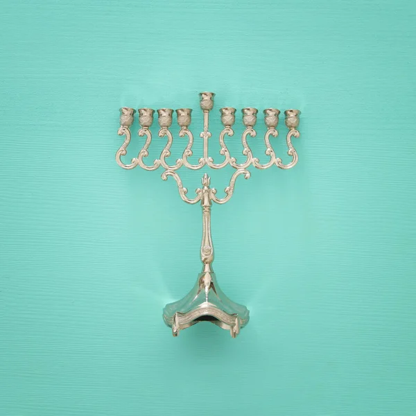 Judiska högtiden Hanukkah bildbakgrund med traditionella menorah (traditionella kandelabrar) — Stockfoto