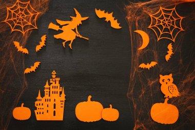 Cadılar Bayramı tatil kavramı üstten görünüm sahne