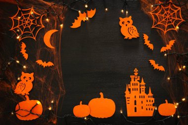 Cadılar Bayramı tatil kavramı üstten görünüm sahne