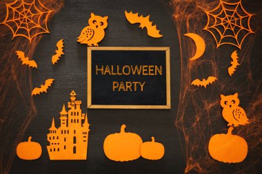 Cadılar Bayramı tatil kavramı üstten görünüm sahne