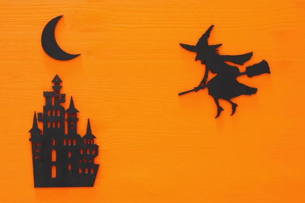 Halloween vakantie concept bovenaanzicht scène over houten oranje achtergrond — Stockfoto