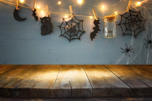 Cadılar Bayramı tatil arka plan boş rustik tablo ile. Ürün görüntü montaj için hazır