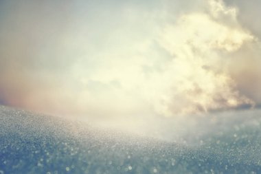 soyut fırtınalı gökyüzü bulutlu. parlak ışıklar arka plan. Mavi, siyah ve gümüş. odaklı de.