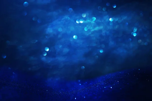 キラキラ ライトの背景。青と blackr。焦点を当てたデ. — ストック写真