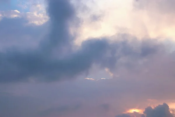 Bilden av sunrise himlen med moln — Stockfoto