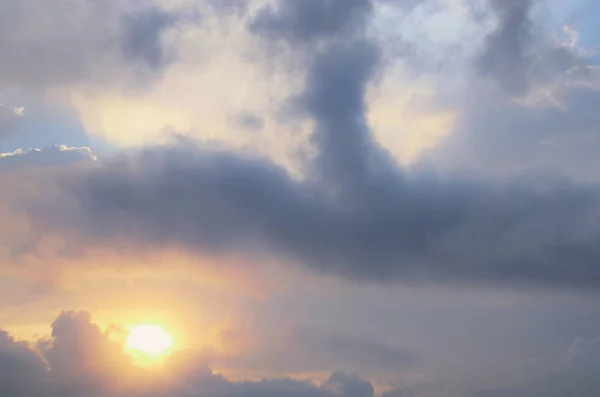 Imagem do céu do nascer do sol com nuvens — Fotografia de Stock