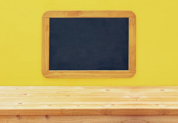 Empty vintage blackboard on wooden background — Stock Photo, Image