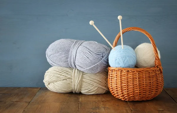 Warm and cozy yarn balls of wool on wooden table. — Stock Photo, Image