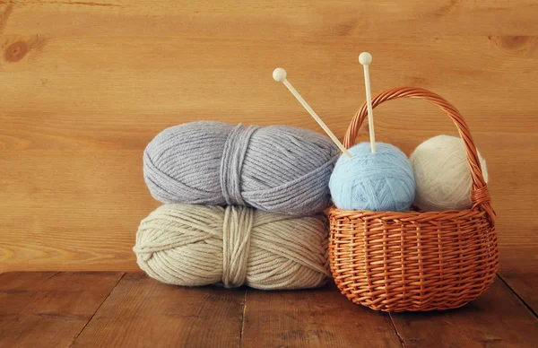 Warm and cozy yarn balls of wool on wooden table. — Stock Photo, Image