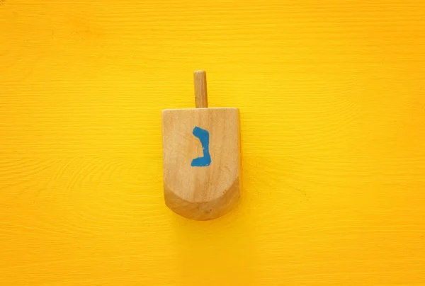 Vacaciones judías Hanukkah imagen de fondo con la parte superior tradicional spinnig —  Fotos de Stock