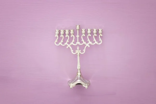 Zsidó ünnep a Hanukkah kép háttér-val hagyományos menorah (hagyományos gyertyatartók) — Stock Fotó