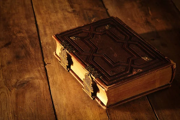 Antique books, with brass clasps on old wooden table. fantasy medieval period and religious concept — Stock Photo, Image