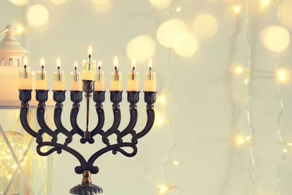 Afbeelding van Joodse vakantie Hanukkah achtergrond met menora (traditionele kandelaar) — Stockfoto