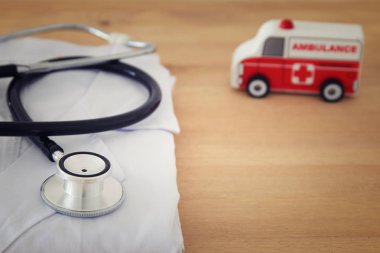 Steteskop ve doktor önlüğü. Tıbbi konsept.