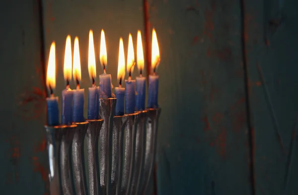 Εικόνα της εβραϊκής διακοπές Hanukkah φόντο με menorah (παραδοσιακό μανουάλια) και κεριά. — Φωτογραφία Αρχείου